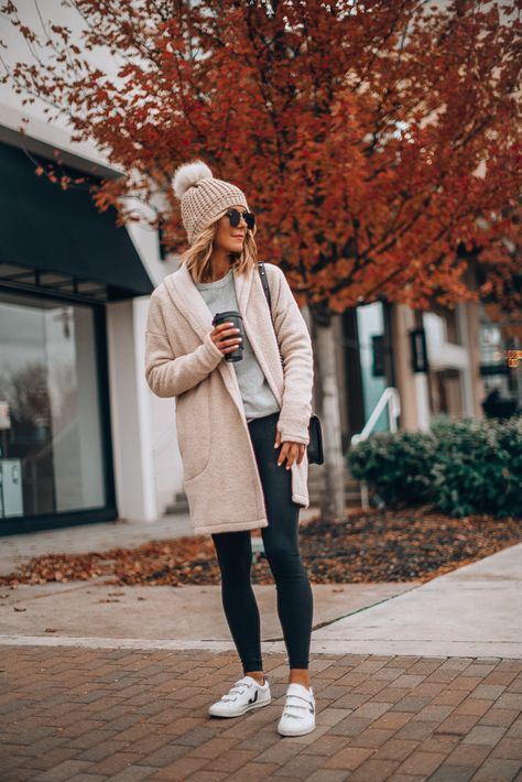 Mix-and-Match Cold Weather Wardrobe Must-Haves Cold Weather Outfits Casual, Walking Outfits, Quoi Porter, Legging Outfits, Cold Weather Outfits, Athleisure Outfits, Casual Winter Outfits, Fall Fashion Outfits, Street Style Outfit