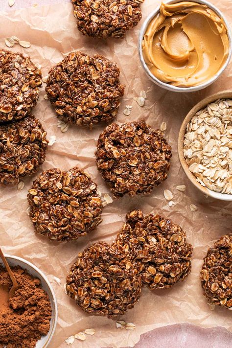 No Bake Chocolate Peanut Butter Protein Cookies Recipe Chocolate Peanut Butter Protein Cookies, Protein No Bake Cookies, Healthy Protein Cookies, Protein Cookies Recipe, Vegan Protein Cookies, Peanut Butter Protein Cookies, Ww Food, Quick Protein, Peanut Butter Oats