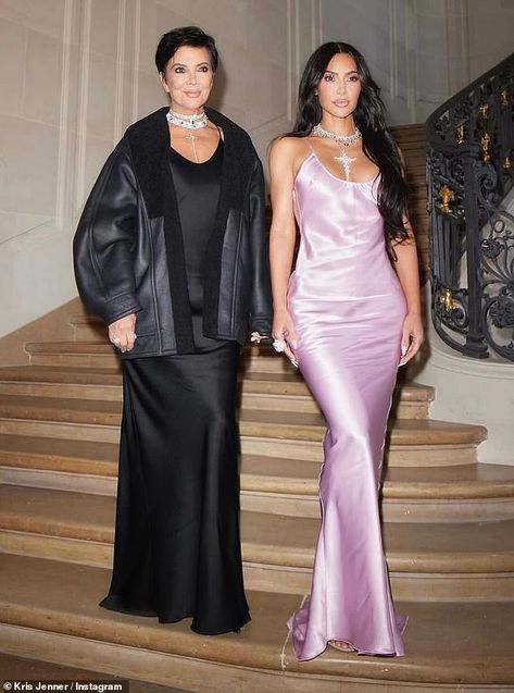 Victoria Beckham Fashion Show, Cousin Best Friend, Stylish Business Outfits, 43rd Birthday, Keeping Up With The Kardashian, Kim Kardashian Dresses, Victoria Beckham Style, Kim Kardashian Red Carpet, Happy Birthday To My