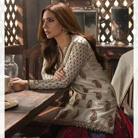 Mahira Khan Dresses, Bridal Mehndi Dresses, Pakistan Dress, Pakistani Formal Dresses, Asian Wedding Dress, Pakistani Couture, Mahira Khan, Pakistan Fashion, Indian Lehenga