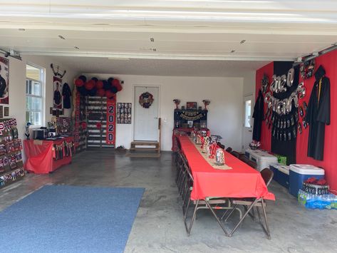 Graduation Garage Party Ideas, Garage Curtains For Party, Graduation Party Garage Set Up, Grad Party Garage Set Up, Garage Graduation Party Ideas, Male High School Graduation Party Ideas, Diy Pipe And Drape, Athletic Banquet, Grad Decorations