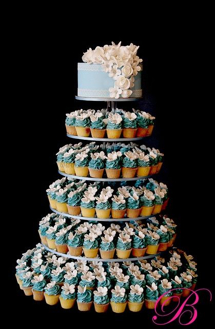 Blue wedding cupcakes #dessert #cupcakes #weddingcupcakes #bluewedding #weddingdessert Blue Wedding Cupcakes, Blue Butterfly Wedding, Cupcake Tower Wedding, Blue Cupcakes, Quinceanera Ideas, Creative Cupcakes, Pink Wedding Cake, Cupcake Tower, Wedding Cakes With Cupcakes