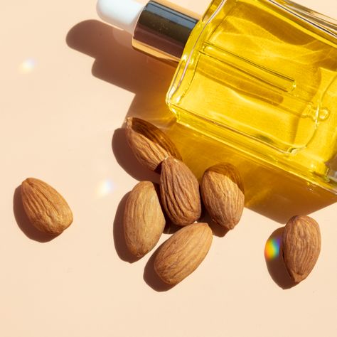 Almond Oil For Skin, Healing Naturally, Non Comedogenic Oils, Goats Milk Lotion, Oil For Skin, Facial Skincare, Shower Oil, Oil Skin Care, Neem Oil