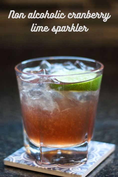 A refreshing tart non alcoholic drink using just 3 ingredients- cranberry juice, lime juice, and club soda Mocktails Cranberry Juice, Cranberry Mocktail Non Alcoholic, Club Soda Mocktail, Alcohol Free Drink Recipes, Cherry Juice Mock Tail, Cranberry Lime Mocktail, Alcohol Free Drinks, Lime Soda, Alcoholic Drink