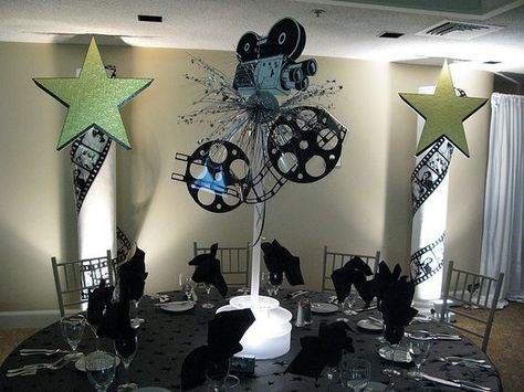 I like the black cardstock circles made to look like film reels ... And the tube with Mylar streamers Hollywood Decorations, Hollywood Dance, Old Hollywood Theme, Hollywood Birthday Parties, Hollywood Decor, Hollywood Birthday, Holly Wood, Hollywood Party Theme, Red Carpet Party