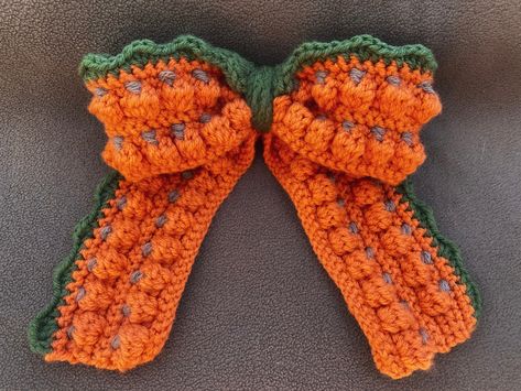 Crocheted bow. Perfect for a day of pumpkin and apple picking while sipping your favorite fall drink. #crochet #crochetdesign #crochetdesign #crochetbowpattern Crochet Outfits Fall, Crochet Pumpkin Bandana, Fall Crochet Headband, Fall Crochet Inspiration, Crochet Pumpkin Headband, Crochet Fall Headband, Crochet Fall Accessories, Fall Crochet Aesthetic, Crochet Pumpkin Applique