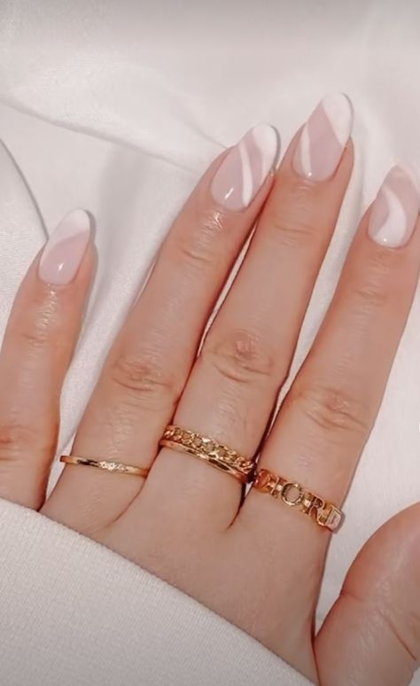 Alix Earle Nails, Trendy Nails, Gold Rings, Nail Designs, Nails, Pink, Gold