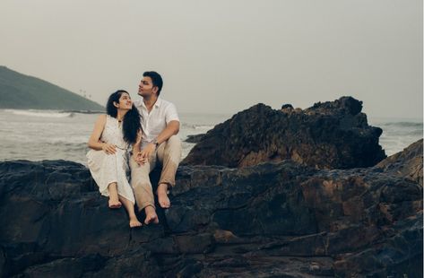 Beach Side Pre Wedding Shoot, Goa Pre Wedding Photoshoot, Side Poses, Pre Wedding Photoshoot Theme, Pre Wedding Photoshoot Beach, Pre Shoot, Women Poses, Couples Beach Photography, Pre Wedding Photoshoot Outfit