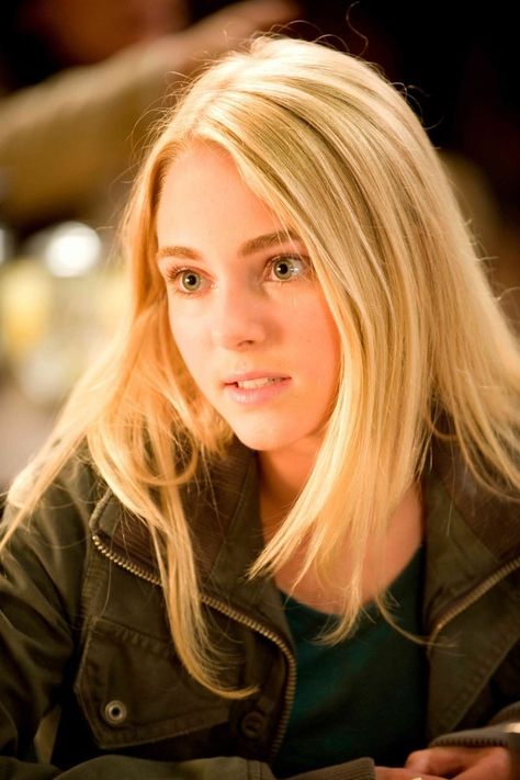 AnnaSophia Robb Pjo Fancast, Beach Style Outfit, Gossip Girl Fashion Blair, Annasophia Robb, Mary Elizabeth Winstead, Chuck Bass, Gossip Girl, Celebrities Female, Beauty Women