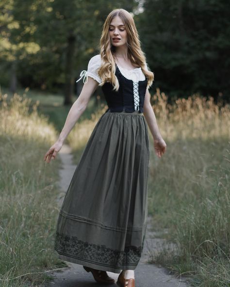 We always add a little touch of black in our summer outfits… We can’t help it 🖤 Do you keep wearing black clothes during summer, or do you prefer to wait until fall and winter to wear this color? 👩🏼 : @zelieallemoz, wearing the black “Alma” bustier with the “Cosima” top and the moss green “Mivilud” maxi skirt. . . . . #cottagecoreaesthetic #ethicalbrand #cottagecore #softgoth #wicca #vintagecore #lightacademia #sustainablefashion #lightacademiafashion #ethicalfashion #ethicallymade #ethica... Green Witch Outfit Aesthetic, Romcom Outfits, Cottagecore Outfits Summer, Vintagecore Outfits, Fall Cottagecore Outfits, Cottagecore Winter Outfits, Gothic Cottagecore, Cottage Core Outfit, Fire Clothes