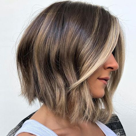 Block Color On Short Hair, Trending Brunette Hair Color 2023, 2023 Bob Hair Trends, Blonde Highlights Bob, Inverted Bob Haircut, Brown Bob Hair, Highlight Bob, Blonde Foils, Inverted Bob Haircuts