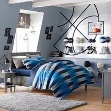 15 Slam Dunk Decor Ideas For Basketball Bedrooms - VisionBedding Basketball Themed Bedroom, Basketball Bedroom, Basketball Room, Teenager Bedroom Boy, Boy Bedroom Design, Teen Boy Bedroom, Boys Bedroom Decor, Motion Blur, Room Renovation