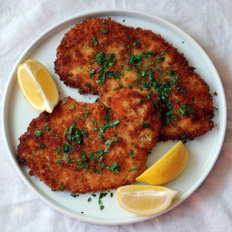 Skinless Chicken Breast Recipes, Chicken Cutlet Recipes, Schnitzel Recipes, Chicken Schnitzel, Cutlets Recipes, Chop Recipes, Fav Food, German Kitchen, German Recipes