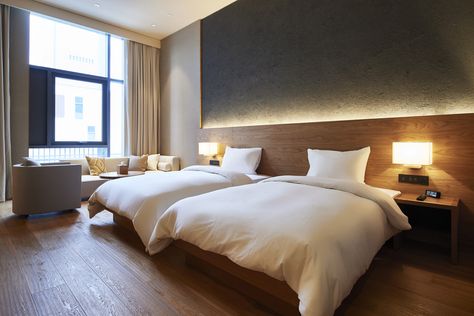 Muji offers first look inside its "anti-cheap" hotel in Shenzhen Muji Hotel, Small Hotel Room, Hotel Style Bedroom, Hotel Bedroom Design, Hotel Room Interior, Interior Hotel, Luxury Hotel Room, Hotel Room Design, Hotel Interior Design