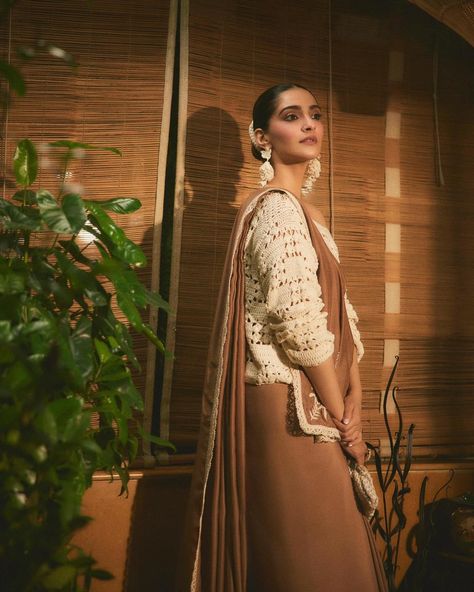 Actress & Style Icon Sonam Kapoor Ahuja (@sonamkapoor) looks ethereal in an au naturel ensemble, accentuated with @thekalaastore Natural Woven Clutch. Co-created with Kalaa Sakhi and handcrafted with intricate crochet detailing, this one-of-a-kind piece is now live at www.thekalaastore.com, as part of our latest collection ‘Land & Lore’ Featuring floral motifs in natural tones, the clutch transitions perfectly for casual and formal occasions The ensemble, styled by dream team @rheakapoor... Actress Style, Brown Saree, Woven Clutch, Sonam Kapoor, Dress Indian Style, True Blue, Dream Team, Style Icon, Baby Shower Themes