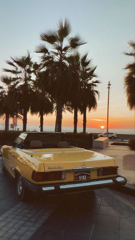 Wallpaper Backgrounds Cars Vintage, Old Retro Cars, Old Car Aesthetic Vintage, Vintage Car Iphone Wallpaper, Vintage Aesthetic Car Wallpaper, Vintage Car Wallpaper Aesthetic, Old School Cars Aesthetic, Car Wallpaper Vintage, 70s Car Aesthetic