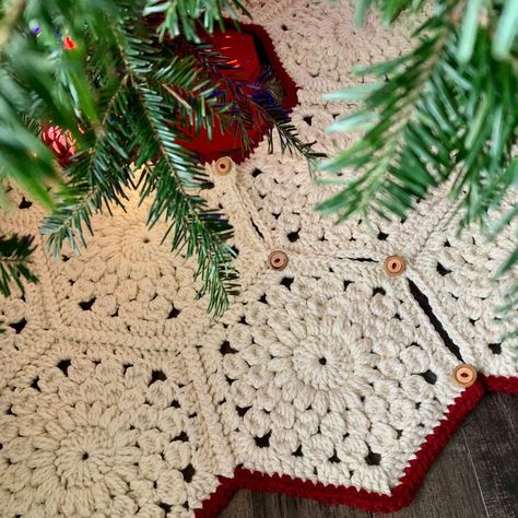 Boho Crochet Tree Skirt, Crochet Small Tree Skirt, Christmas Tree Crochet Skirt, Wool Ease Thick And Quick Patterns, Super Chunky Yarn Crochet Patterns, Stocking Crochet Pattern Free, Free Crochet Christmas Tree Skirt, Crochet Tree Skirt Pattern, Christmas Tree Skirt Crochet