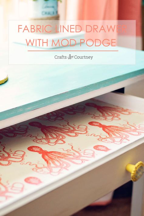 Use Mod Podge and your favorite fabric pattern to create these unique fabric lined drawers - I love the special surprise every time you open one! Modge Podge Fabric, Mod Podge Fabric, Diy Mod Podge, Lined Drawers, Mod Podge Crafts, Diy Drawers, Decoupage Furniture, Casa Vintage, Diy Interior