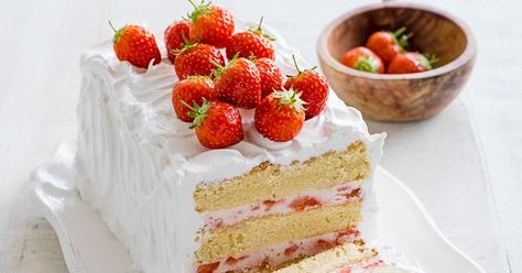 The best recipe for strawberry layer cake. This dinner-party dessert is made with sponge, strawberry mascarpone cream and Italian meringue frosting. Strawberry Loaf, Strawberry Layer Cake, Strawberry Mascarpone, Strawberry Layer Cakes, Meringue Frosting, Cake Loaf, A Slice Of Cake, Dinner Party Desserts, Loaf Cake Recipes