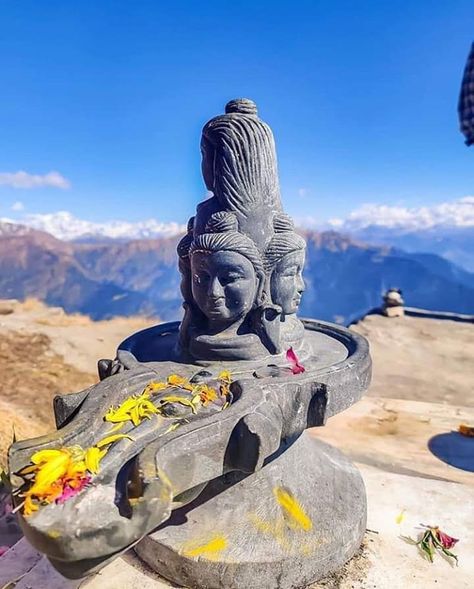 It is said in the Puranas that Lord Ram went here to meditate after defeating Ravana. The beauty of Chandrashila peak is astounding. Chandrashila is the summit of Tungnath Temple. From this point you get a spectacular view of Nandadevi, Trishul Parbat, Kedar peak and many more Himalayan ranges. #templestop Tungnath Temple, Deities Art, Mahadev Hd Wallpaper, Shiva Shankar, Shiv Shankar, Lord Ram, Temple Photography, Shree Krishna Wallpapers, Lord Wallpapers