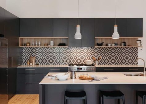 Black Kitchen Design, Urban Kitchen, Kabinet Dapur, Black Kitchen Cabinets, Kitchen Cabinet Styles, Brown Kitchens, Dark Kitchen Cabinets, White Modern Kitchen, Black Kitchen