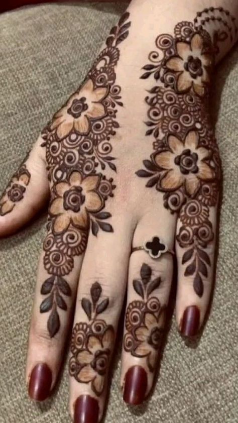 Finger Henna Designs, Latest Henna Designs, Mehndi Designs For Kids, Simple Mehndi Designs Fingers, Very Simple Mehndi Designs, Henna Tattoo Designs Simple, Beautiful Henna Designs, Mehndi Designs Front Hand, Full Hand Mehndi Designs