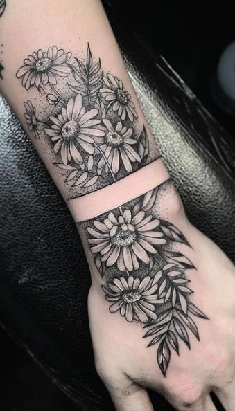 Daisy Cuff Tattoo, Men Daisy Tattoo, Womens Tattoo Drawings, Daisies Tattoo Sleeve, Daisy Hand Tattoos For Women, Daisy Tattoo Black And Grey, Daisy Tattoo Sleeve Forearm, Gerber Daisy Tattoo Sleeve, Men’s Daisy Tattoo