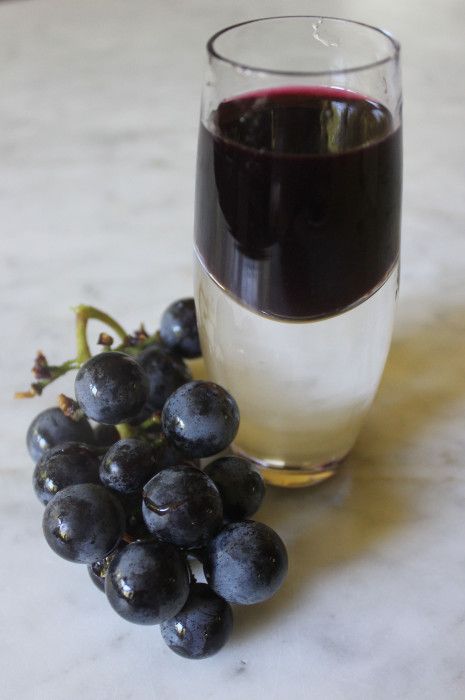 Four years ago I posted a recipe for simple syrup made with Concord grapes. Concord grapes come only in the fall and they cannot be forgotten. They are the definitive sweet grape flavor. They also have skins you could make a tire from. The original recipe is repeated below but I have a new one … Concord Grape Syrup Recipe, Recipe For Simple Syrup, Grape Syrup Recipe, Concord Grape Recipes, Grape Syrup, Homemade Grape Juice, Concord Grapes, Grape Flavor, Grape Apple