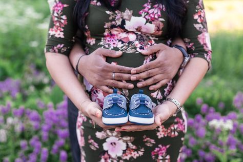 Shoes For Maternity Shoot, Nursery Maternity Pictures Couple, Maternity Photography With Shoes, Unique Maternity Pictures With Husband, Fun Maternity Pictures With Husband, Announcement Pictures, Pregnancy Photos Couples, Maternity Photography Poses Couple, Poses Couple