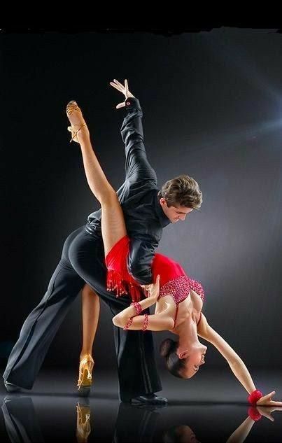 Bachata Dance Couple, Couple Dance Poses, Dancing Pose Reference, Latin Dance Photography, Ballroom Dance Photography, Danza Latina, Paar Illustration, Tango Art, Dance Couple