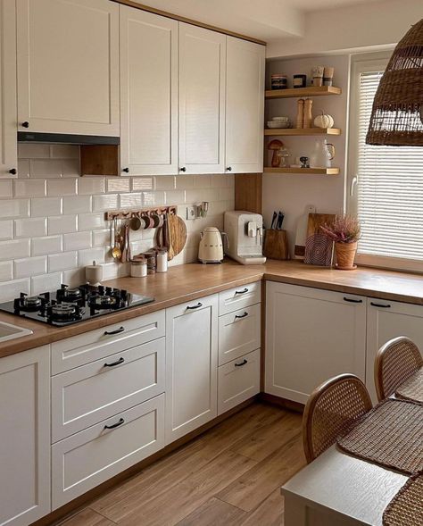 Small Kitchen Decor: Ways to Make it Effective and Functional - Matchness.com Cottage Vibe Kitchen, Very Small House Interior Design, Modern Kitchen Design Small Space, Small House Ideas On A Budget, Rustic Small Kitchen Ideas, Idea For Small Kitchen, Kitchen One Wall, Small House Design Interior, Kitchen Ideas Small Spaces