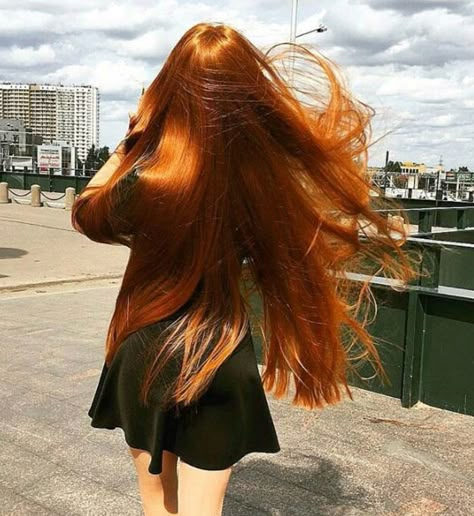 Aww...red hair Perfect Wavy Hair, Long Hair Images, Long Red Hair, Super Long Hair, Brown Blonde Hair, Very Long Hair, Long Red, Beautiful Long Hair, Orange Hair