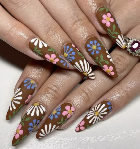 Cantarito Nails, Groovy Nail Designs, 70s Inspired Nails, Floral Acrylic Nails, Groovy Nail Art, 70s Nails, Harley Quinn Nails, Groovy Nails, Hippie Nails