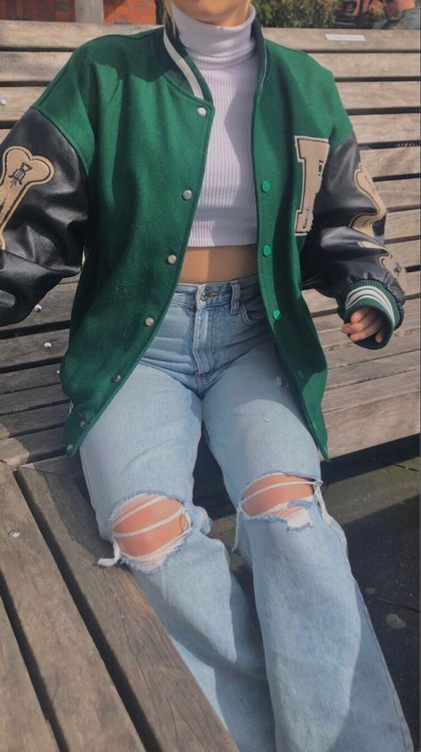 Letterman Jacket Outfit, Baseball Jacket Outfit, Fashion Mumblr, Blue Mom Jeans, 90s Inspired Outfits, La Outfits, Jacket Outfit, Swaggy Outfits, Cute Simple Outfits