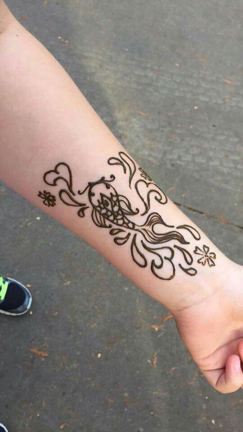 Koi fish henna design Koi Fish Henna Design, Henna Stingray Design, Koi Fish Henna Tattoo, Fish Henna Design, Sting Ray Henna, Henna Designs For Guys, Cat Henna Designs, Henna Designs Animals, Boy Henna Designs