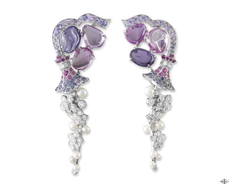 Victoria earrings Les Jardins collection -White gold, pink and mauve sapphires, white cultured pearls. Jewellery Expensive, Purple Earring, Van Cleef And Arpels Jewelry, Titanic Jewelry, Neck Pieces Jewelry, Ear Drops, Van Cleef & Arpels, Fruit Jewelry, Van Cleef And Arpels