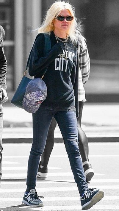 Alison Mosshart in New York City, New York on Tuesday 25/04/2023 #VeronicaTasmania Alison Mosshart, Inspiring Women, City New York, Inspirational Women, York City, New York City, Street Style, New York, Quick Saves