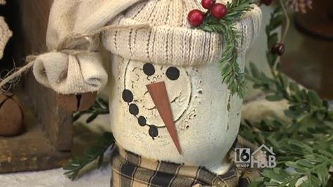 Canning Jars Crafts, Jar Snowman, Snowman Patterns, Painted Snowmen, Mason Jar Snowman, Country Decorations, Diy Snowman Decorations, Painted Objects, Stitch Kitchen