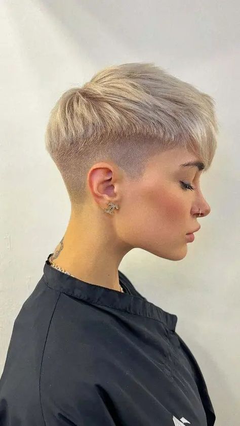 Undercut Women Short Hair, Short Blonde Pixie Cut, Edgy Short Haircuts, Androgynous Hair, Hair Inspiration Short, New Hairstyle, Very Short Hair, Pixie Haircuts, Short Pixie Haircuts