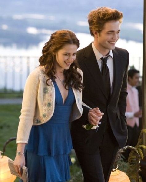 Twilight 2008, Bella Cullen, Robert Douglas, Twilight Edward, Rob Pattinson, Bella Dress, Twilight Film, Twilight New Moon, Edward Bella