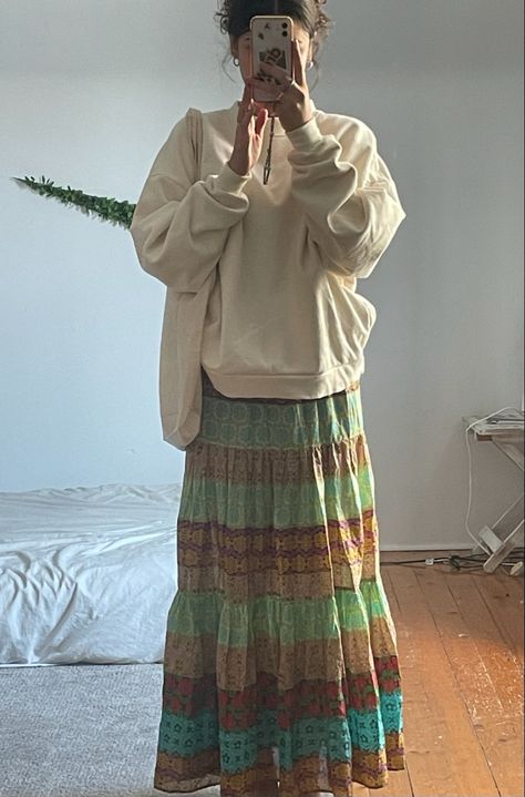 Sweatshirt With Maxi Skirt, Maxi Skirt Sweatshirt Outfit, Sweatshirt And Maxi Skirt Outfit, Long Skirt Hoodie Outfit, Skirt And Sweatshirt Outfit, Sweatshirt With Skirt, Weirdcore Outfits, Maxi Skirt Outfit Summer, Modest Long Skirts