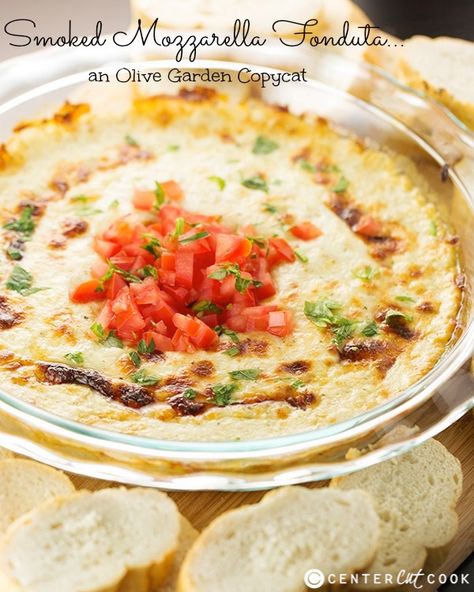 This Smoked Mozzarella Fonduta is a copycat of the popular version at Olive Garden restaurants!  With lots of baked gooey cheese and served with toasty bread, you'll be making this appetizer over and over! Smoked Mozzarella, Copycat Olive Garden, Olive Garden Copycat, Olive Garden Recipes, Fondue Recipes, Copycat Restaurant Recipes, Olive Gardens, Cat Recipes, Olive Garden