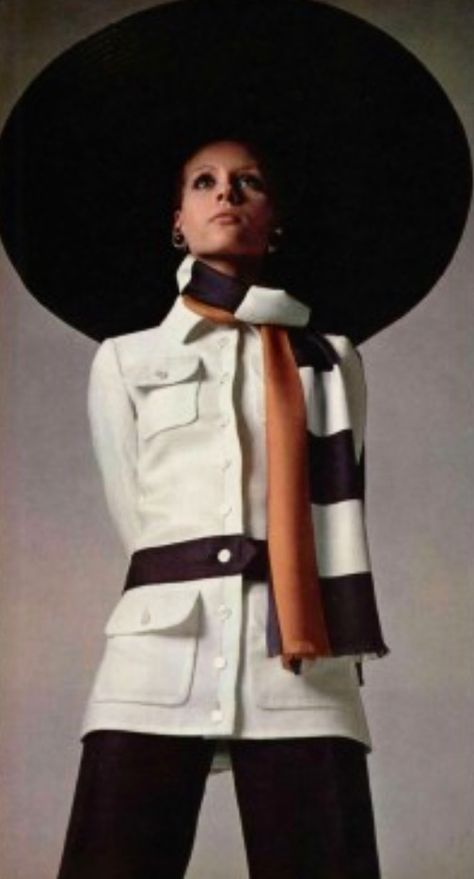 Yves Saint Laurent 1968 - big hat 1960s Fashion Photography, Fashion 60s, Vintage Editorials, Fashion 1960s, Vintage Ysl, Sixties Fashion, Woman Clothes, French Fashion Designers, Diana Ross