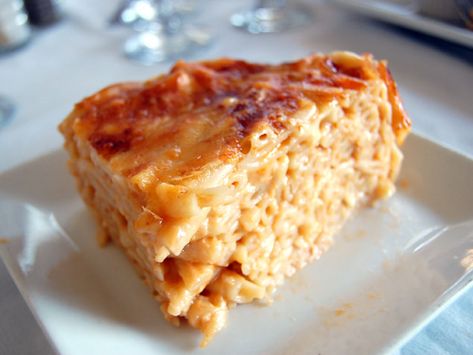 Bajan Macaroni Pie Recipe, Bajan Macaroni Pie, Macaroni Pie Recipe, Bajan Recipe, Barbados Food, Coconut Bread Recipe, Macaroni Pie, Best Macaroni And Cheese, Pie Tops