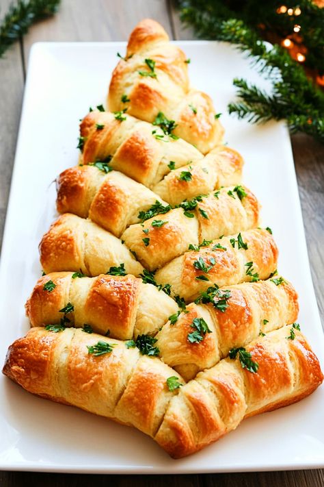 We’ve all been there—holiday parties are coming up, and you need something that’s not just easy but a total crowd-pleaser. This Christmas Tree Pull Apart Bread is the answer! In under 40 minutes, you can whip up a fun and festive bread that’s loaded with sweet chocolatey goodness. Trust me, everyone will be asking for... Christmas Tree Garlic Bread, Christmas Popcorn Balls, Pull Apart Cheesy Garlic Bread, Pull Apart Cheesy Bread, Herb Pull Apart Bread, Pull Apart Bread Recipes, Pull Apart Bread Appetizer, Cheesy Monkey Bread, Bread Christmas Tree