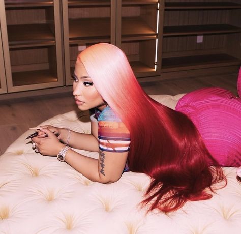 Nicki Minaj Wig, Nicki Minaj Concert, Nicki Minaj Hairstyles, Red Pink Hair, Two Toned Hair, Trending Adidas, Nicki Minaj Photos, Frontal Wig Hairstyles, Nicki Minaj Pictures