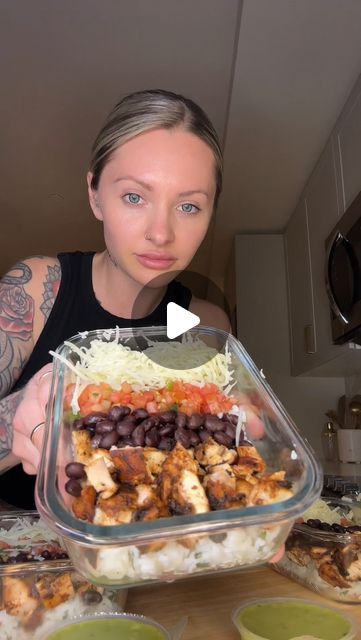 Taco Bowl Meal Prep Clean Eating, Macro Burrito Bowls, Chipotle Catering Meal Prep, Shredded Chicken Bowl Recipes, Taco Meal Prep Ideas, Enchilada Meal Prep Bowls, Enchilada Bowl Meal Prep, Mexican Bowls Healthy, Mexican Bowl Meal Prep