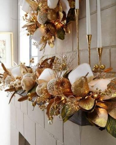 Here are 35 gold Christmas decorations and gold holiday decor. Here are some tips on how to decorate for the holidays with gold Christmas decor. #holidays #holidaydecor Gold Holiday Decor, Gold Christmas Tree Decorations, Fall Festivities, Gold Christmas Decorations, Gold Holiday, Christmas Mantle, Christmas Fireplace, Gold Christmas Tree, Christmas Mantels