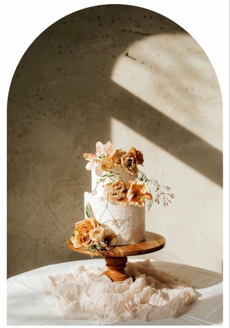 Wedding Cake Orange Flowers, Peach Weddings, Bohemian Wedding Cake, Orange Wedding Cake, Rustic Bohemian Wedding, Tuscan Inspired Wedding, Boho Wedding Cake, Peach Wedding Flowers, Wedding Aesthetics