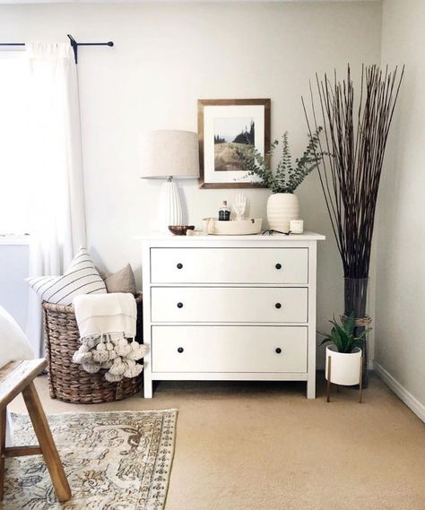 Dresser Decor Living Room, Styled Entryway, Entryway Dresser, Dresser In Living Room, Small Ideas, My Calendar, Living Room Entryway, Interior Design Business, Beautiful Spaces